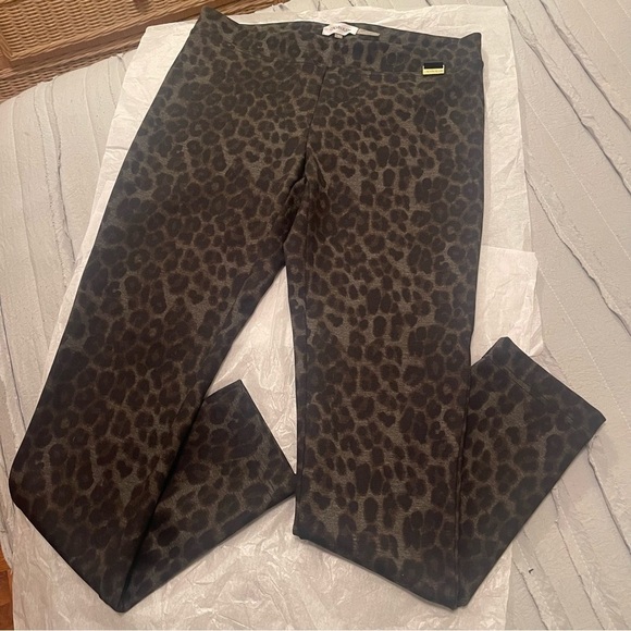 Calvin Klein Pants - ❤️2/$15 or 3/$21❤️ Calvin Klein Animal Print Pants, Size Small